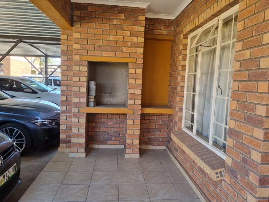 2 Bedroom Property for Sale in Waterval East North West